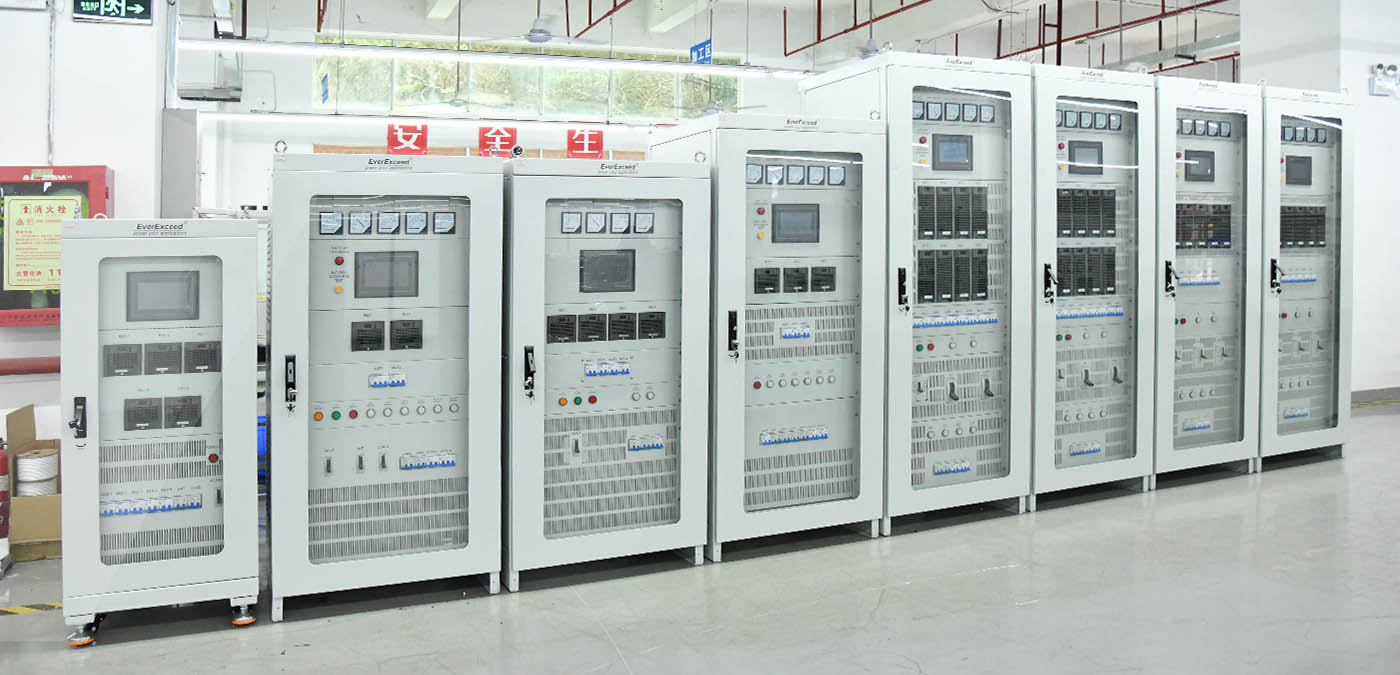 Cargador modular de CC serie HF de 125 V y 200 A para una subestación